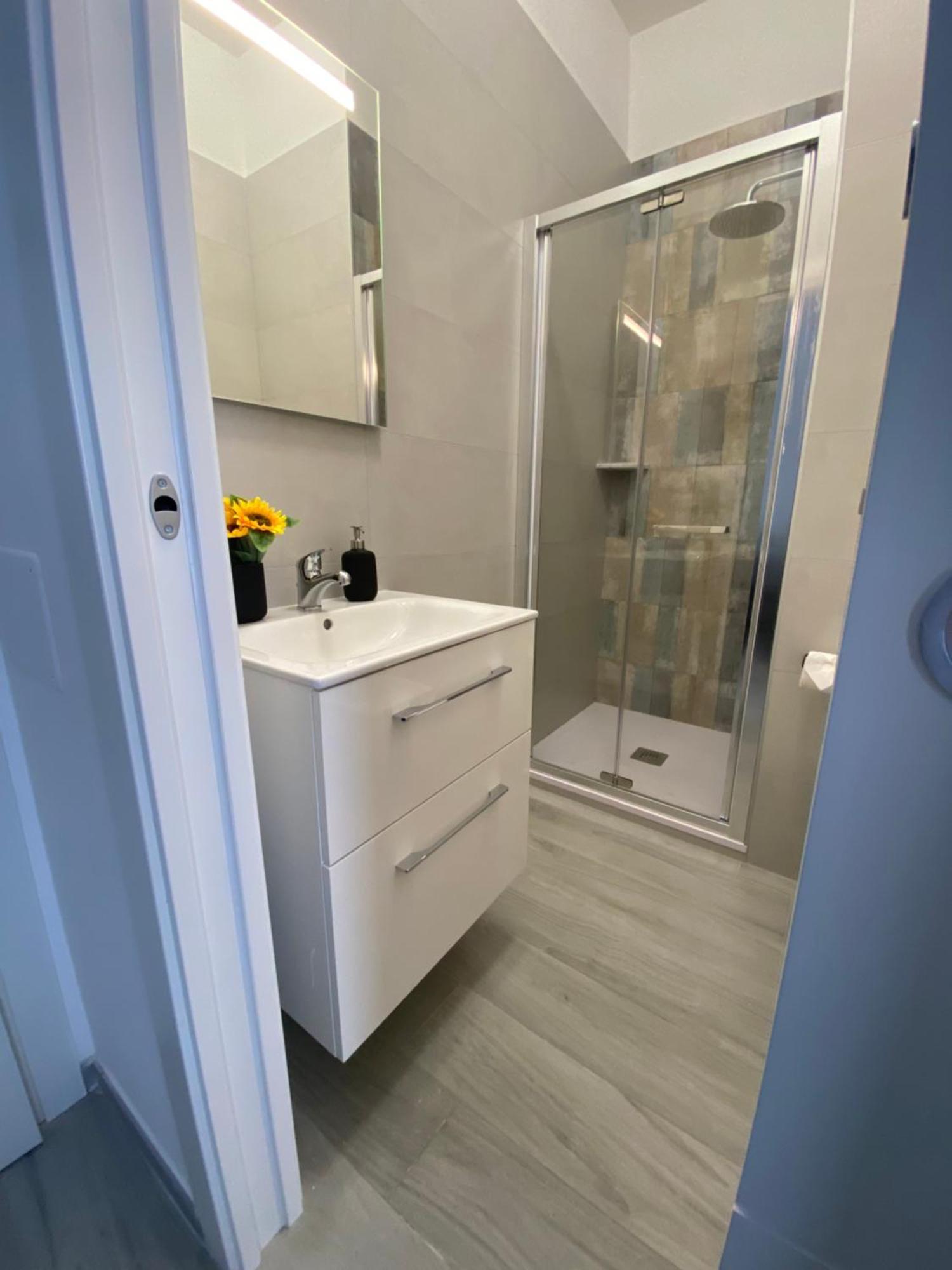 Roma Guesthouse Affittacamere Centro Citta' Softrooms-Metro' A 1 Metro Eksteriør billede